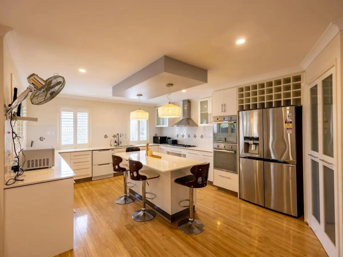 Holiday home Mins To Shop N Lake 4 Beds Family Retreat With Pool Doolandella Australia
